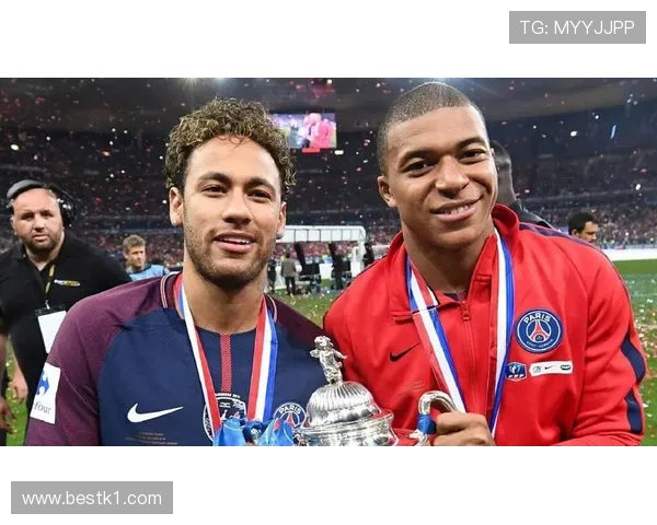 内马尔与姆巴佩进攻触点偏移及单点驱动差异