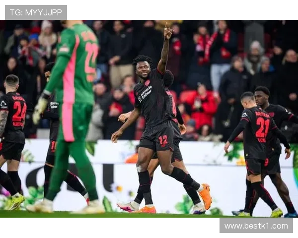 塔普索巴本赛季表现稳健，领跑德甲最佳后卫评选