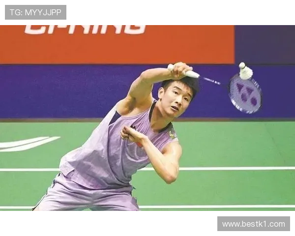 李诗沣训练完直接去奢侈品店刷卡，这自律和花钱反差谁懂