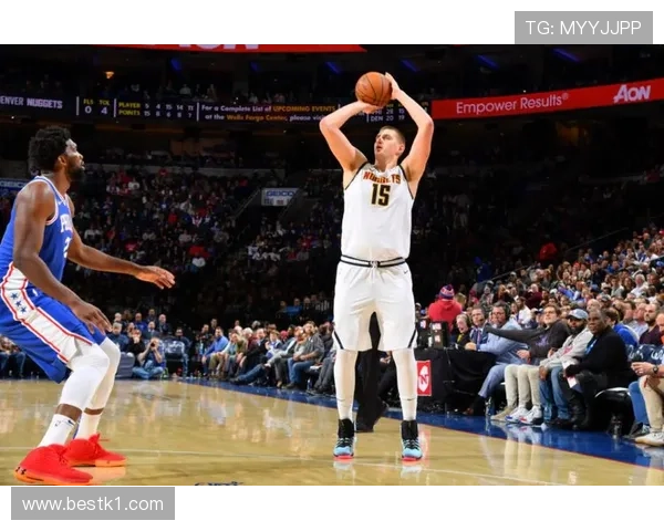 莫布里挡拆换防成型，压制约基奇内线威胁