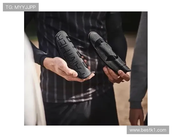 护腿板规则：合规材质、佩戴方式及袜子覆盖要求