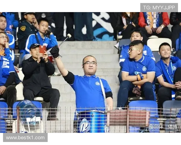 上海申花联赛重启前备战冲刺,教练组重点演练新进攻套路 上海申花联赛重启前备战冲刺,教练组重点演练新进攻套路